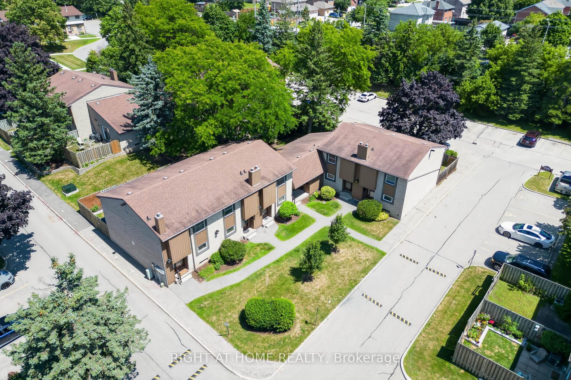 215 Glamis Road Unit 11 photo 34