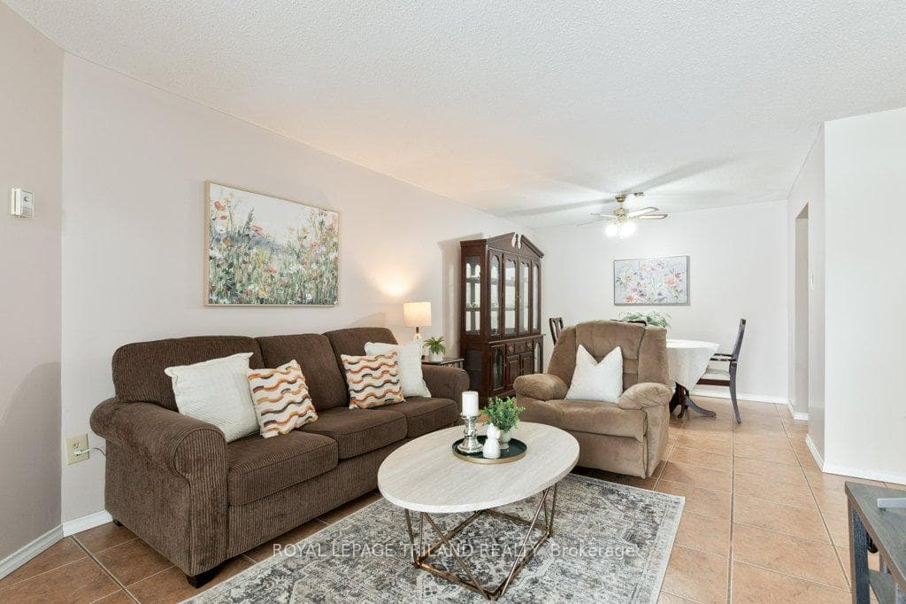 729 Deveron Crescent Unit 104 photo 18