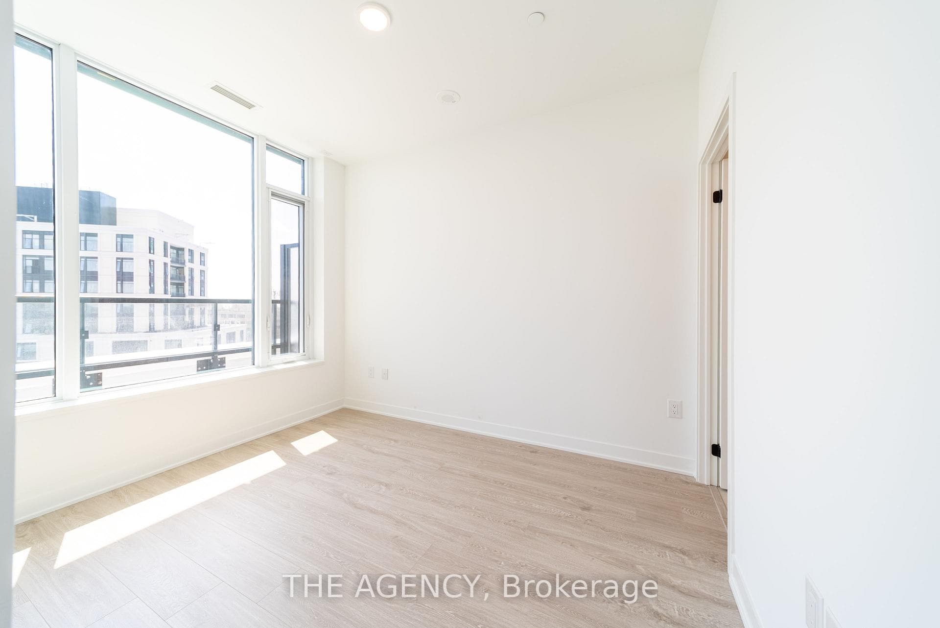 2495 Eglinton Avenue Unit 810 photo 10