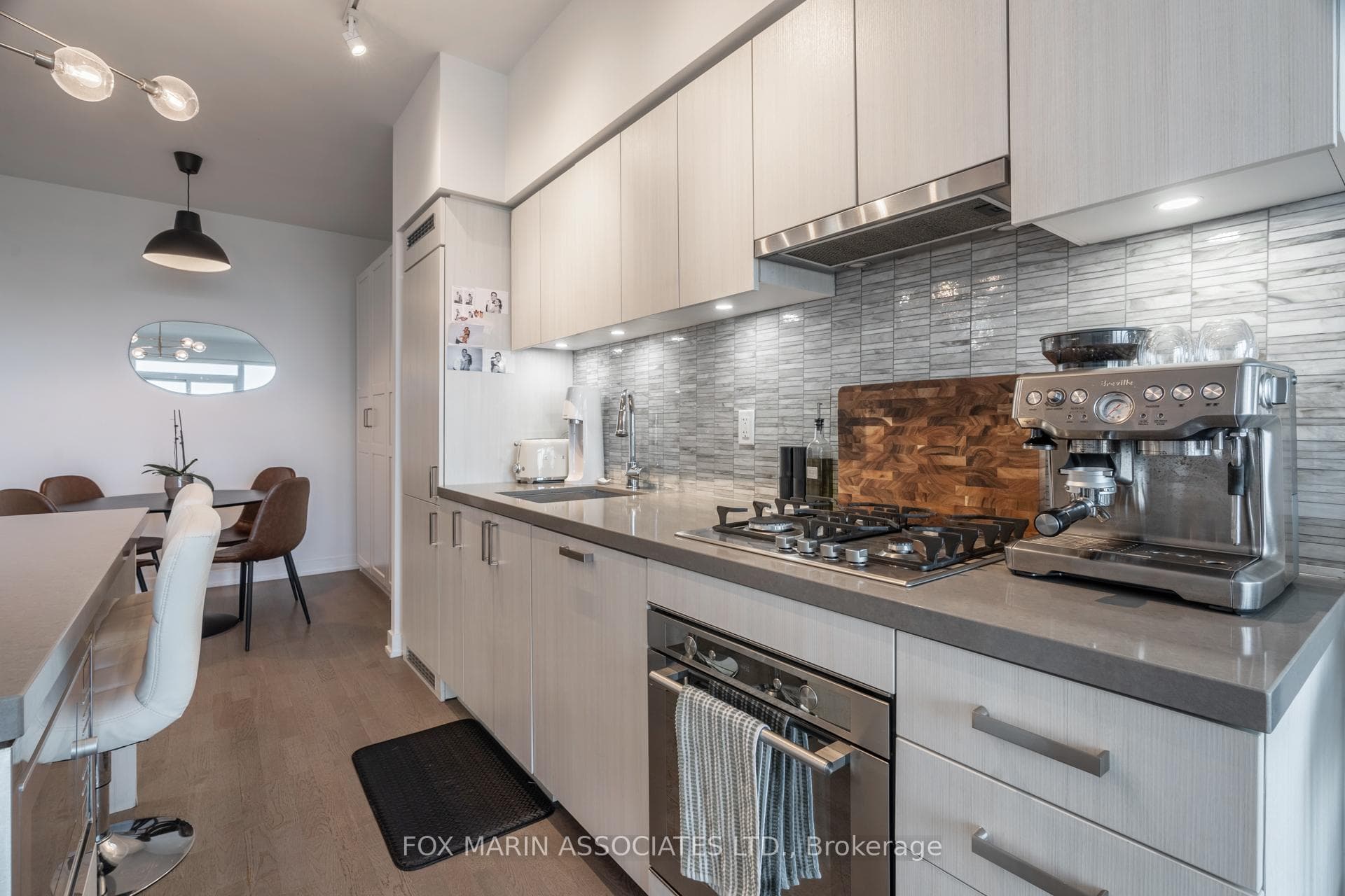 501 St Clair Avenue Unit 1506 photo 7
