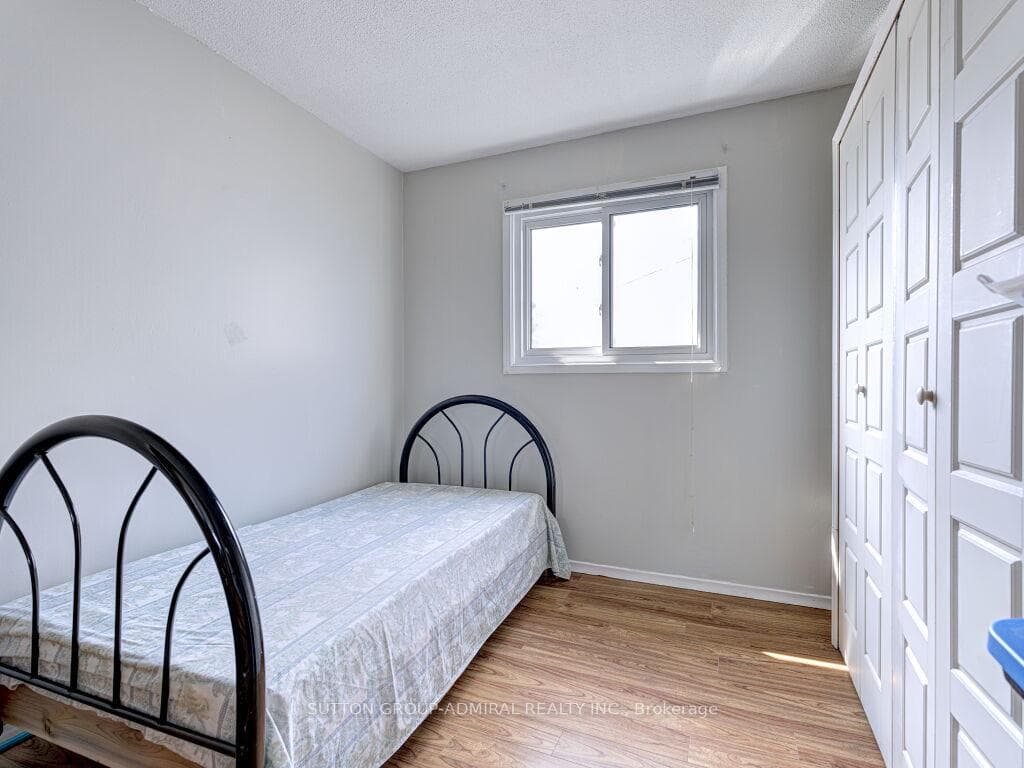 92 Simmons Boulevard photo 30