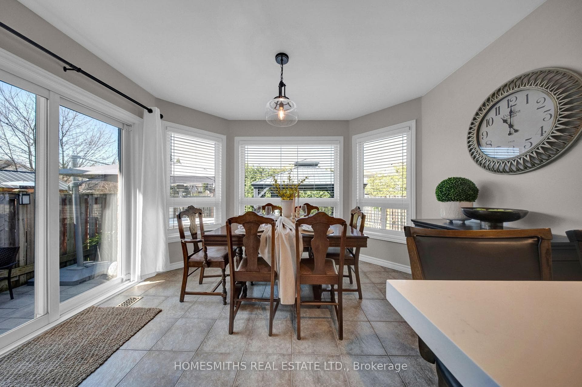 147 Sleeman Square photo 10