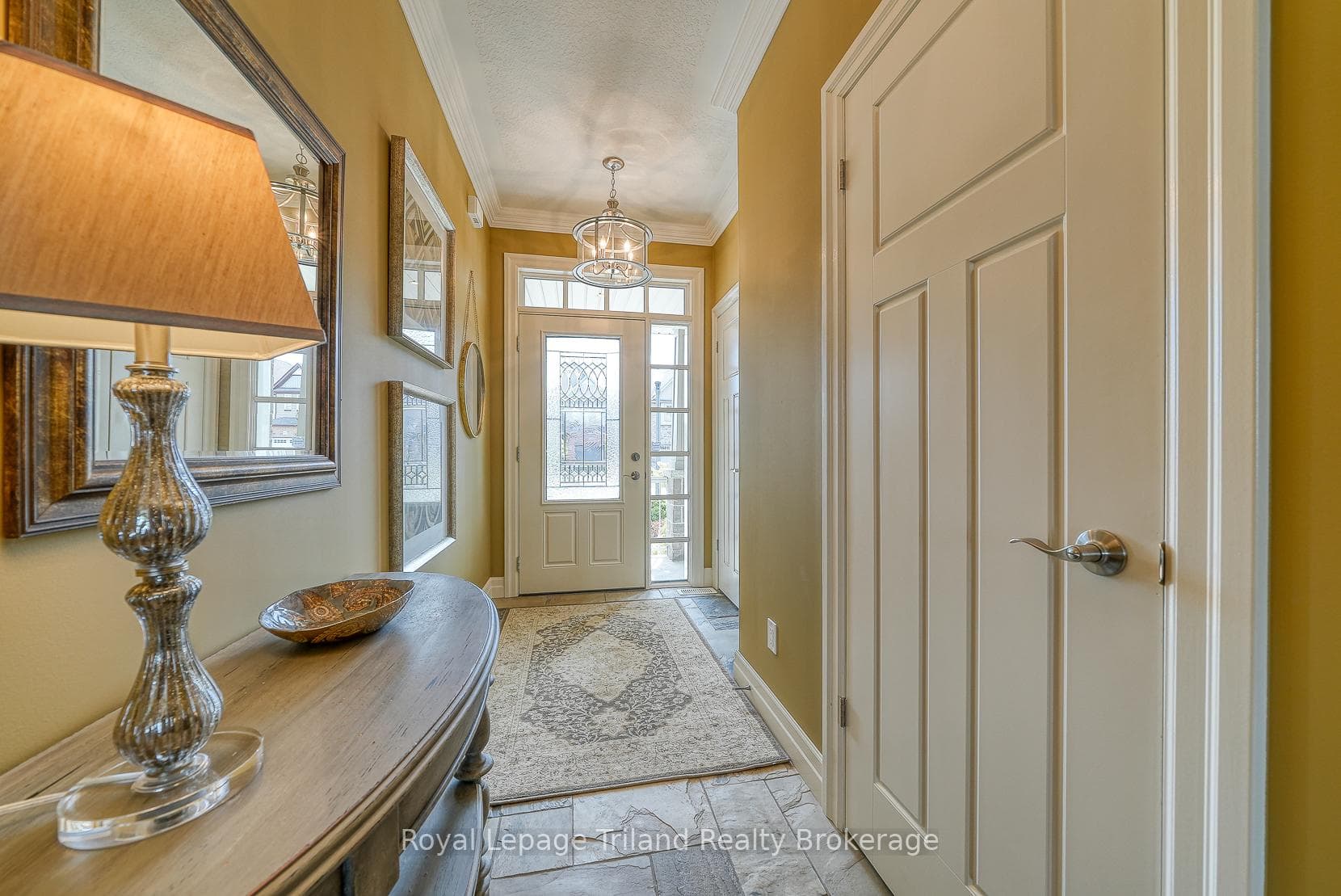 1142 Caen Avenue photo 3