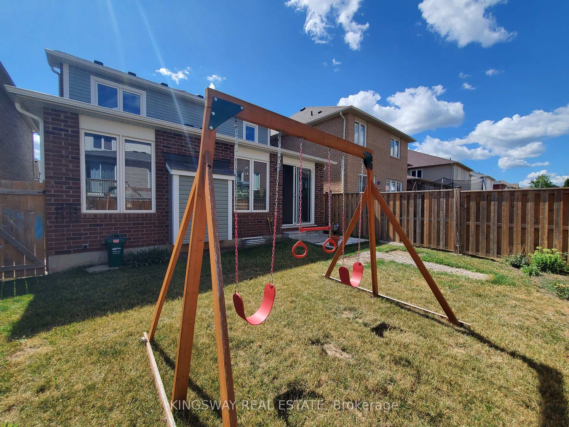 493 Tyrone Crescent photo 27
