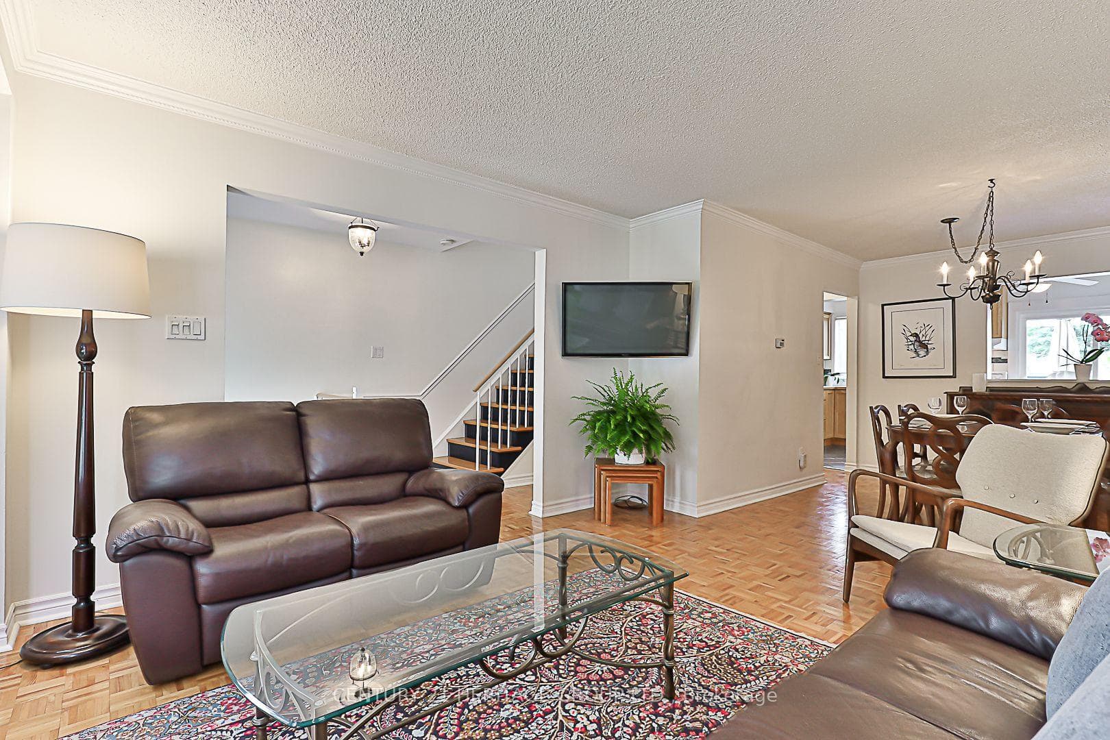 36 Hillview Drive photo 12