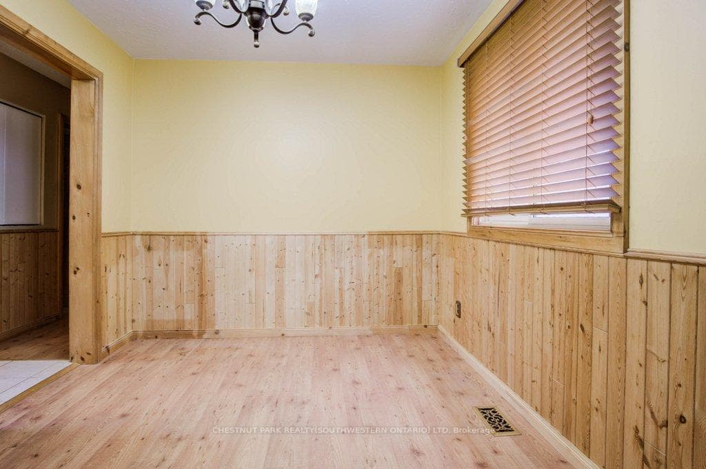 386 Lakeview Road photo 9