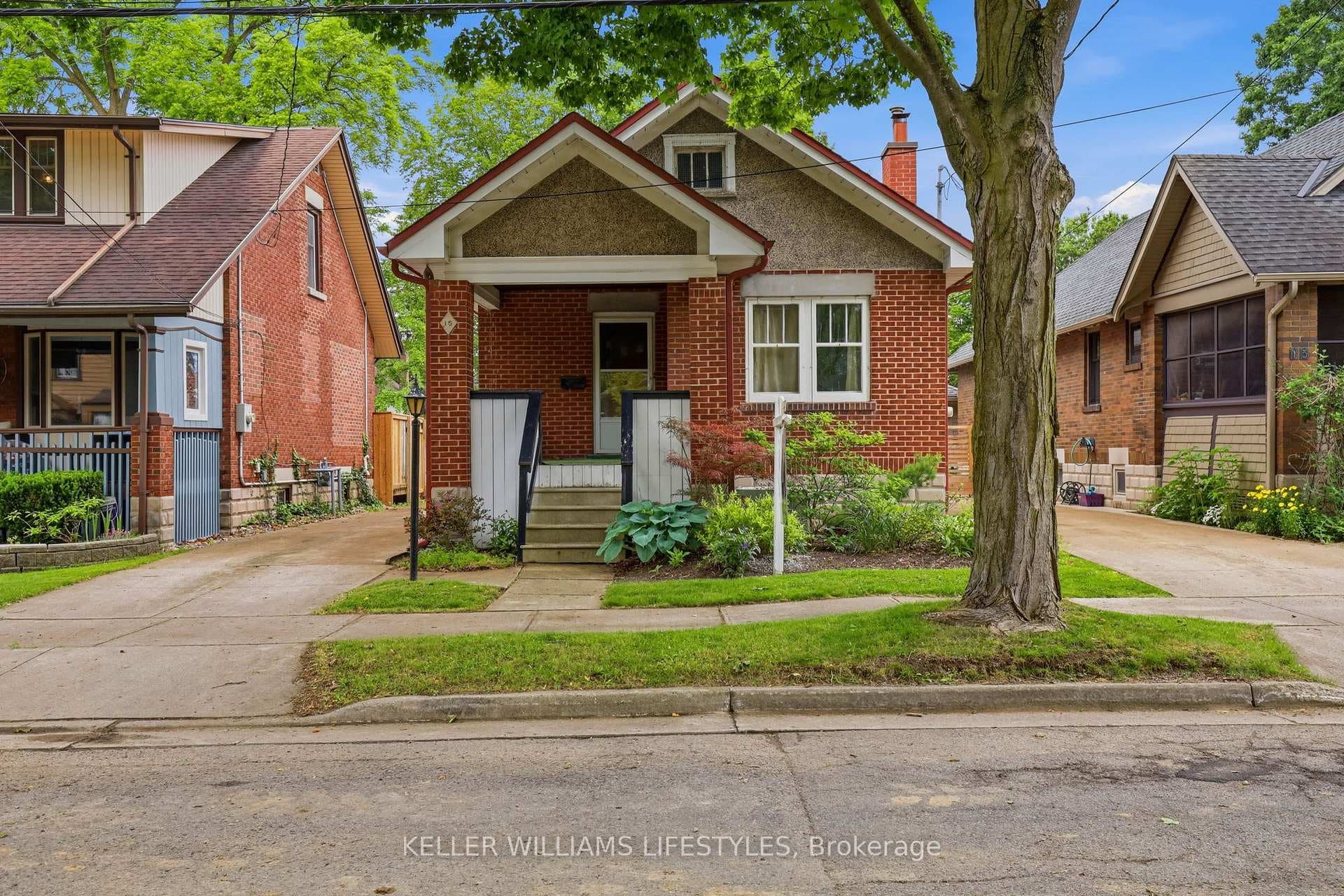 15 Lyndhurst Place photo 1