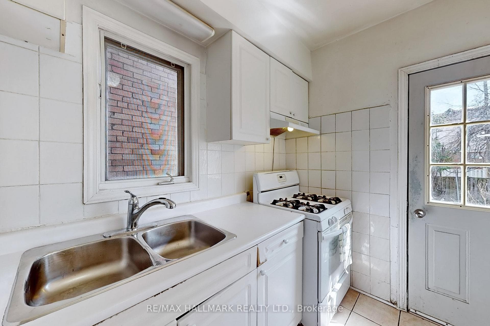 47 Bedford Park Avenue photo 8