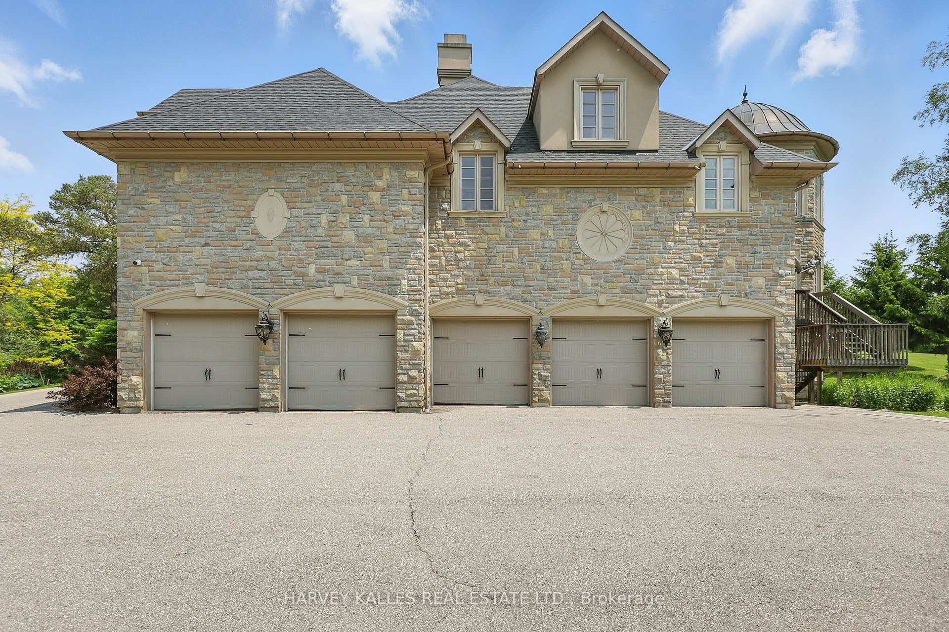 443 Dearbourne Avenue photo 39
