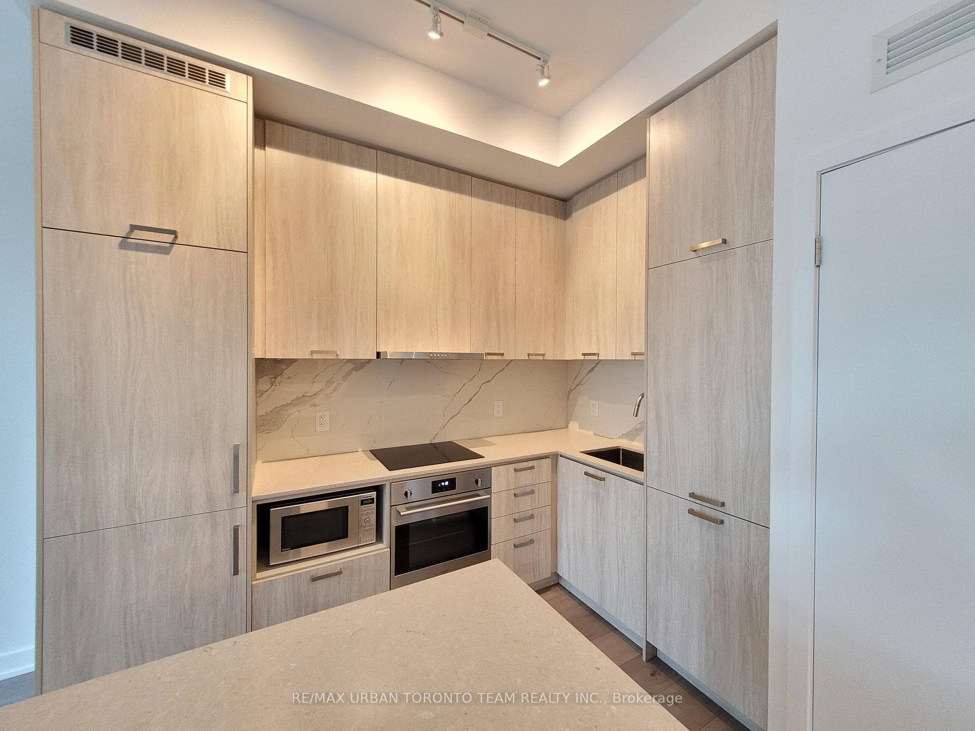 38 Honeycrisp Cres Crescent Unit 106 photo 4