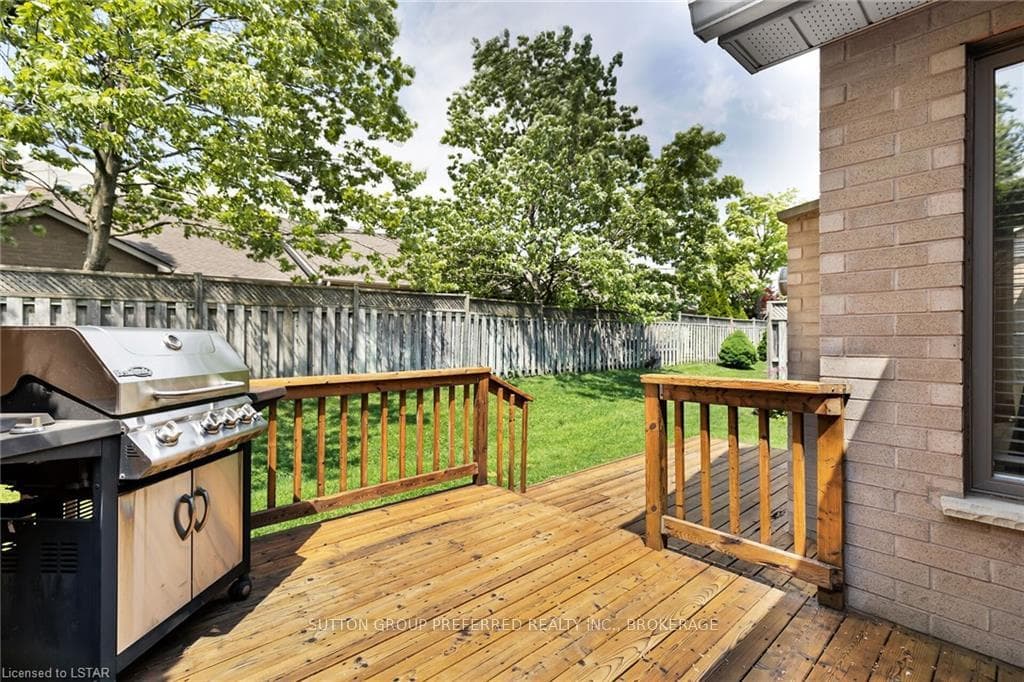 627 WHARNCLIFFE Road Unit 11 photo 46