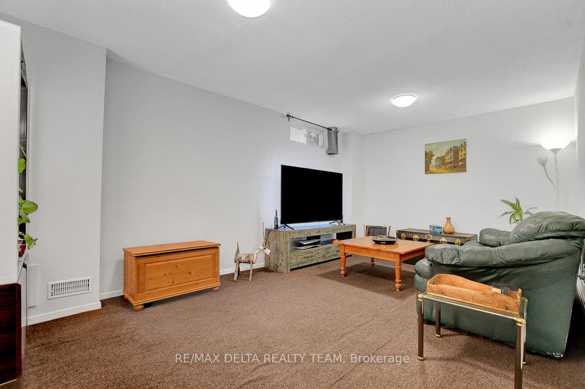 1705 Lamoureux Drive Unit C photo 22
