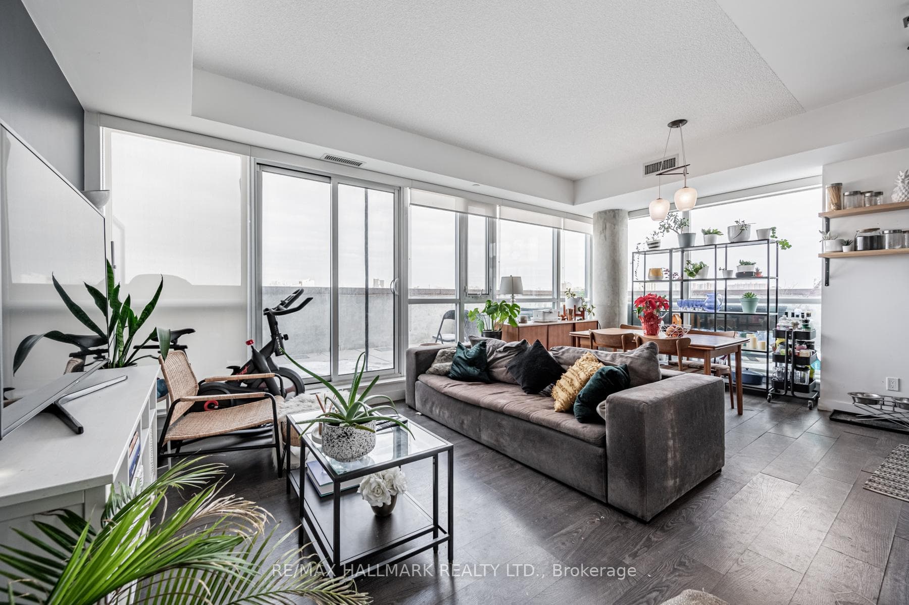 2055 Danforth Avenue Unit 506 photo 1