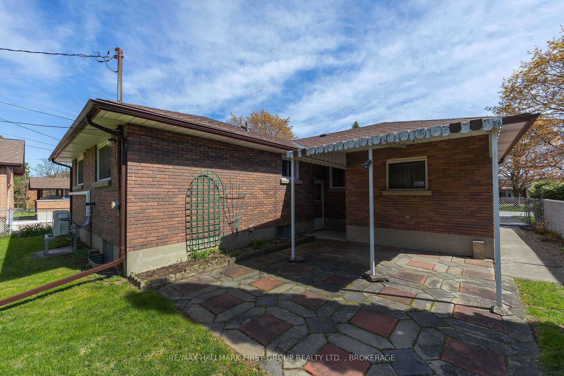 71 Morenz Crescent photo 42