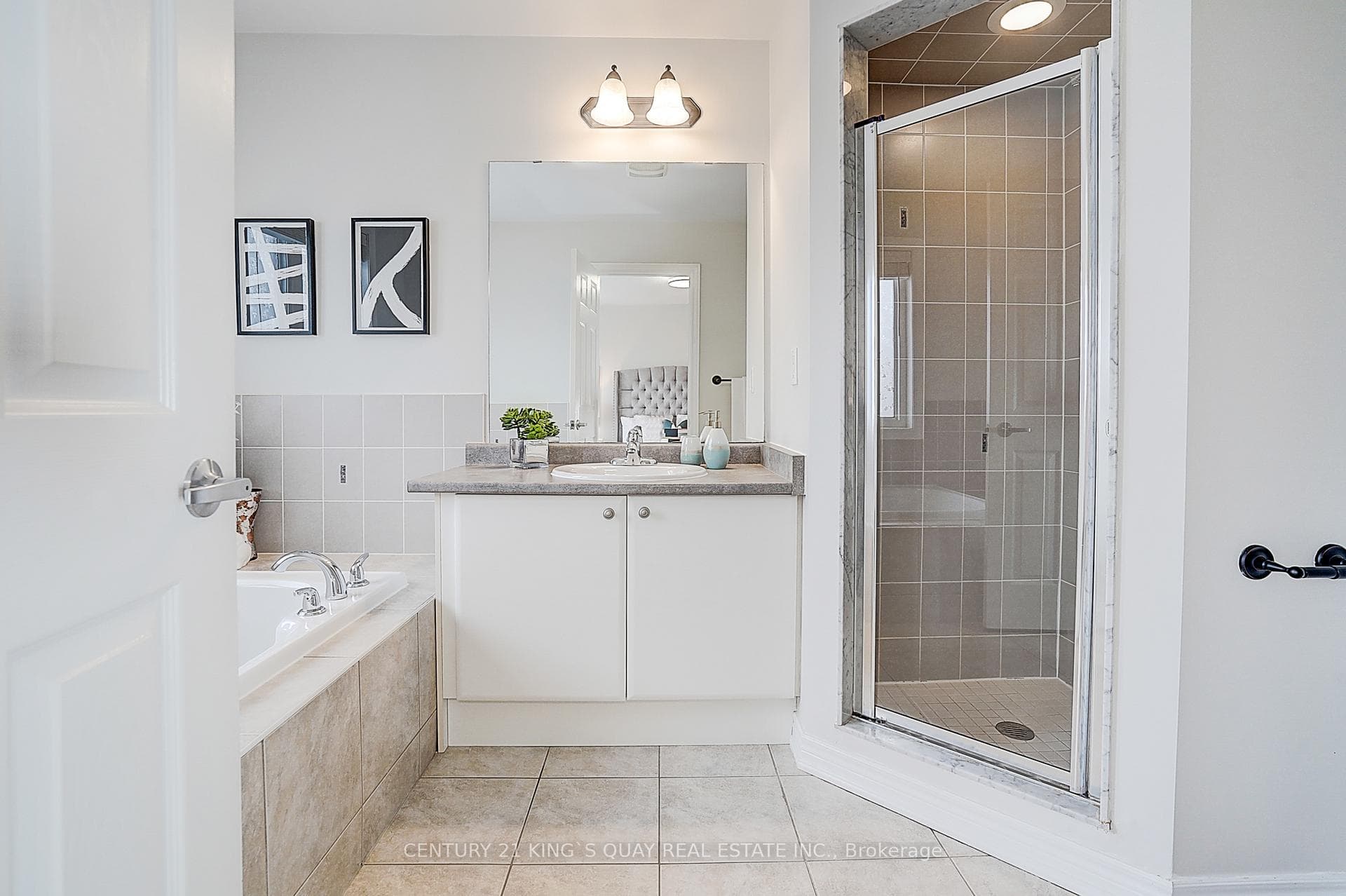 5 pcs ensuite with shower stall