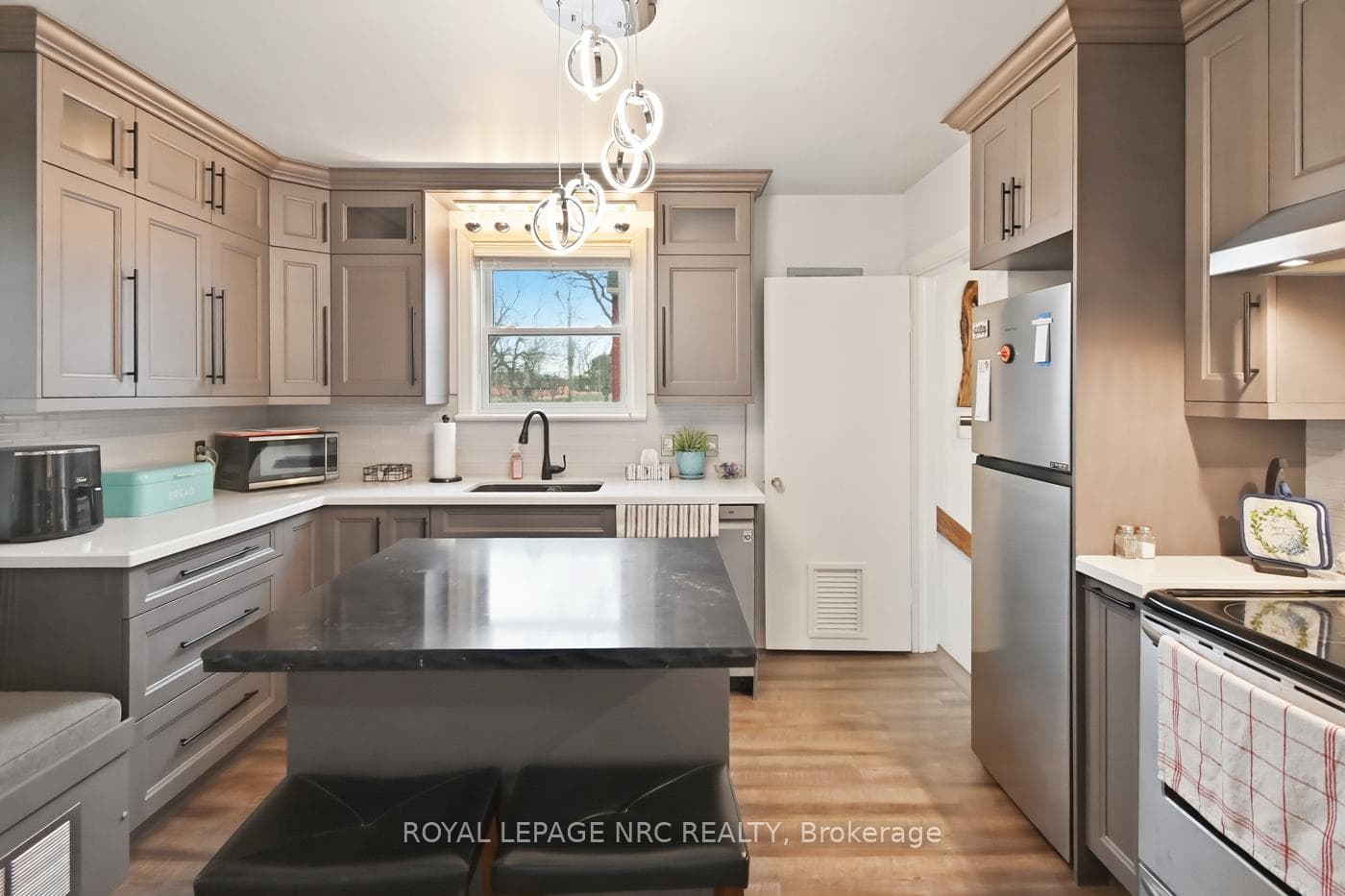 123 Sugarloaf Street photo 19