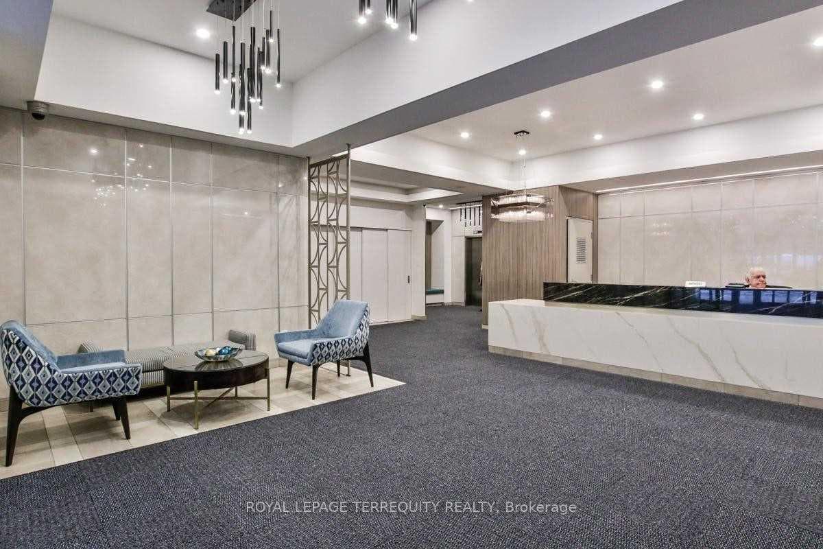 140 Simcoe Street Unit 902 photo 2