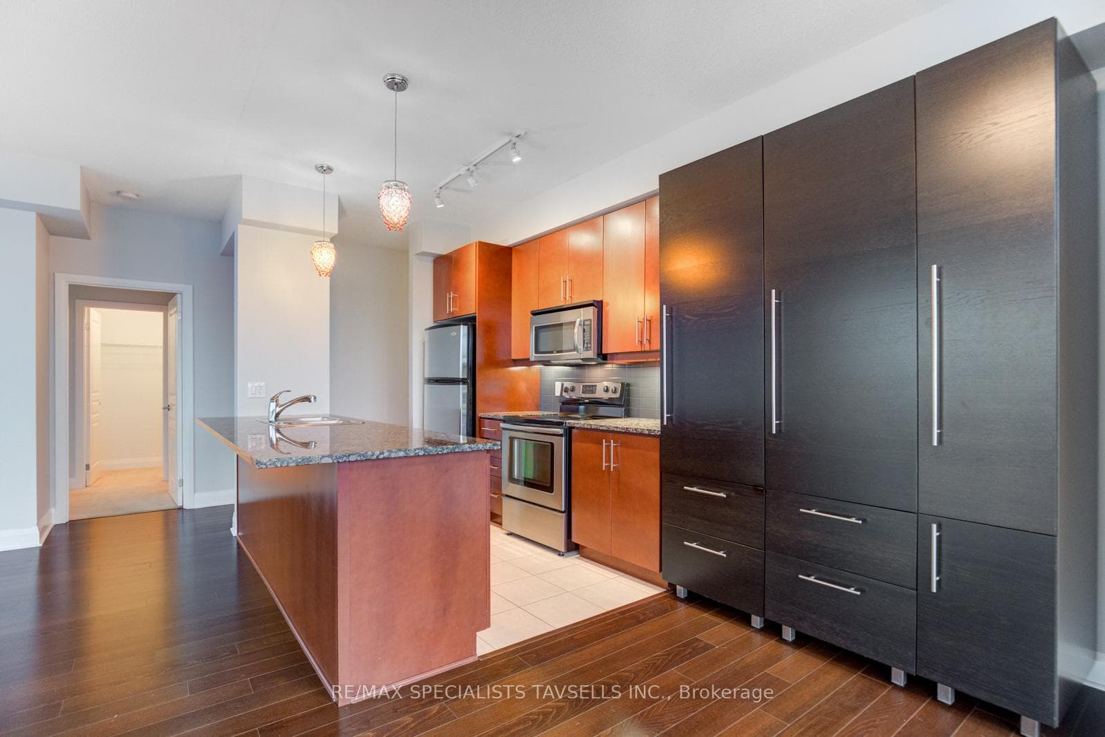 1 Hurontario Street Unit 304 photo 10