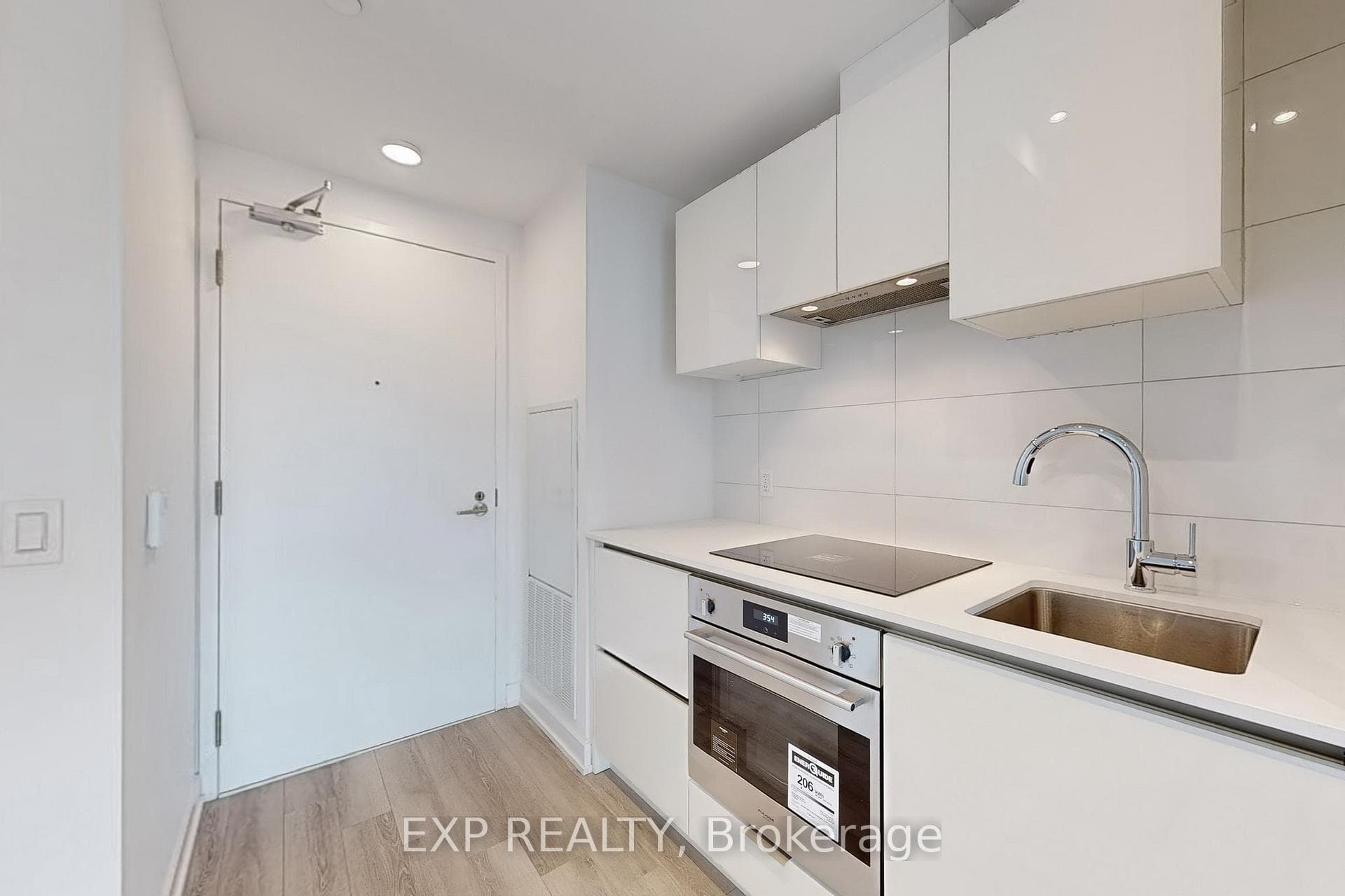 238 Simcoe Street Unit 1302 photo 9