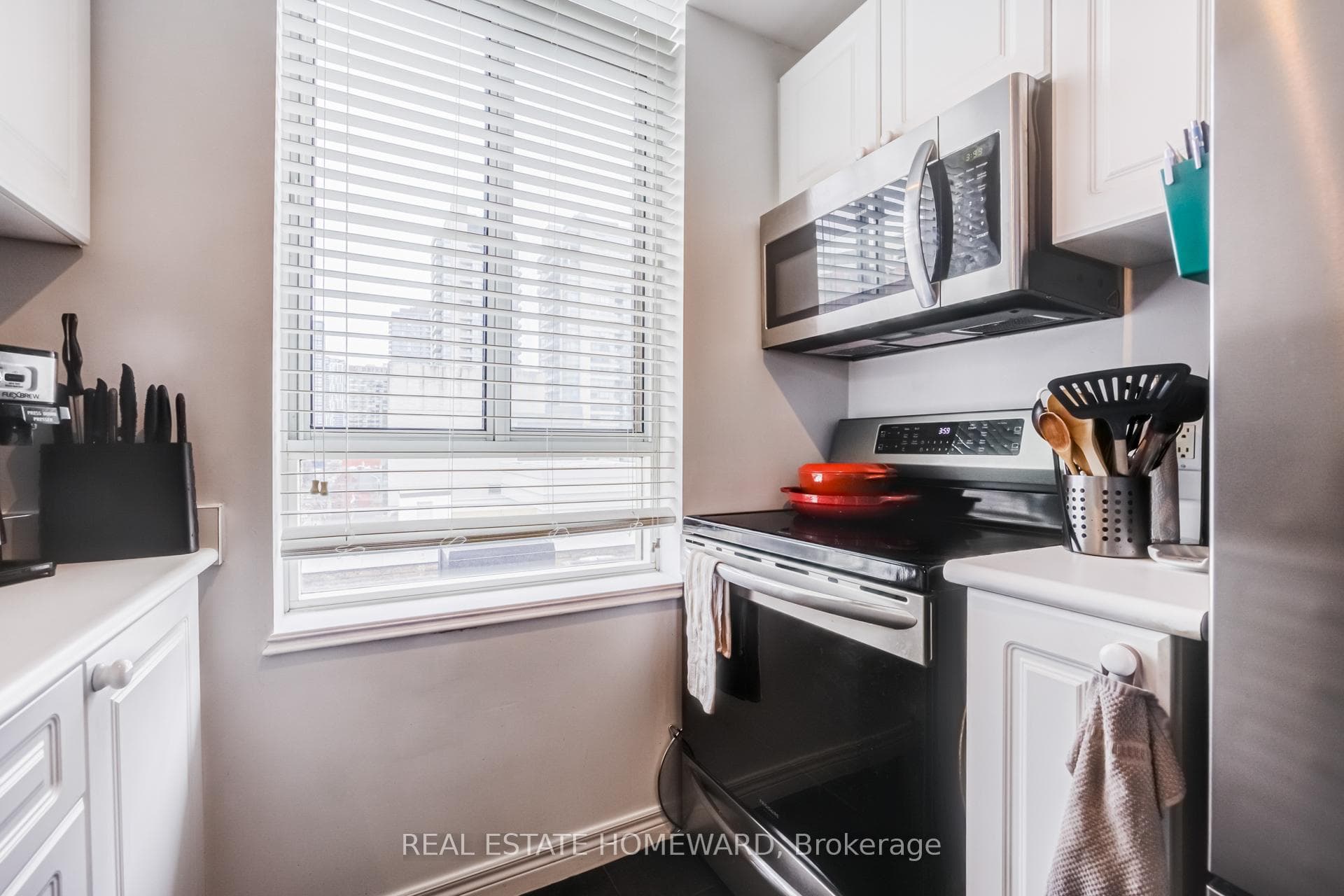 135 Maitland Street Unit 702 photo 11