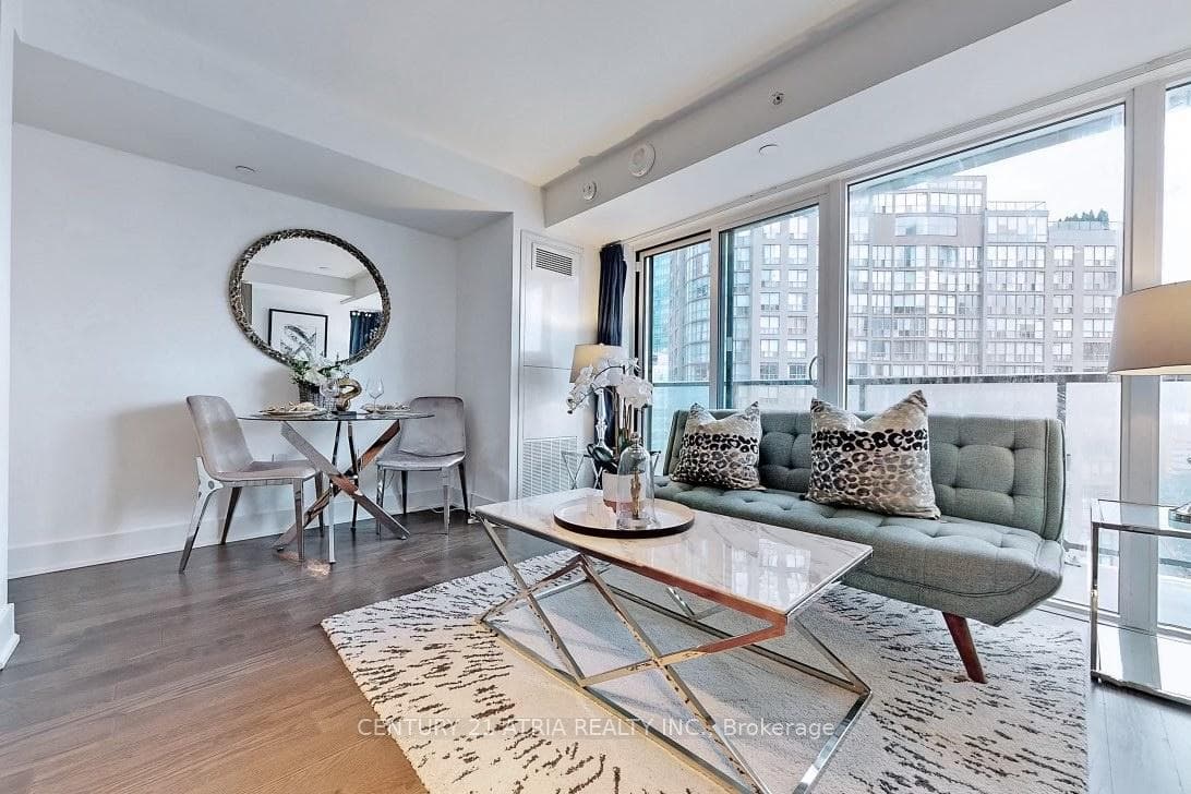 955 Bay Street Unit 1505 photo 9