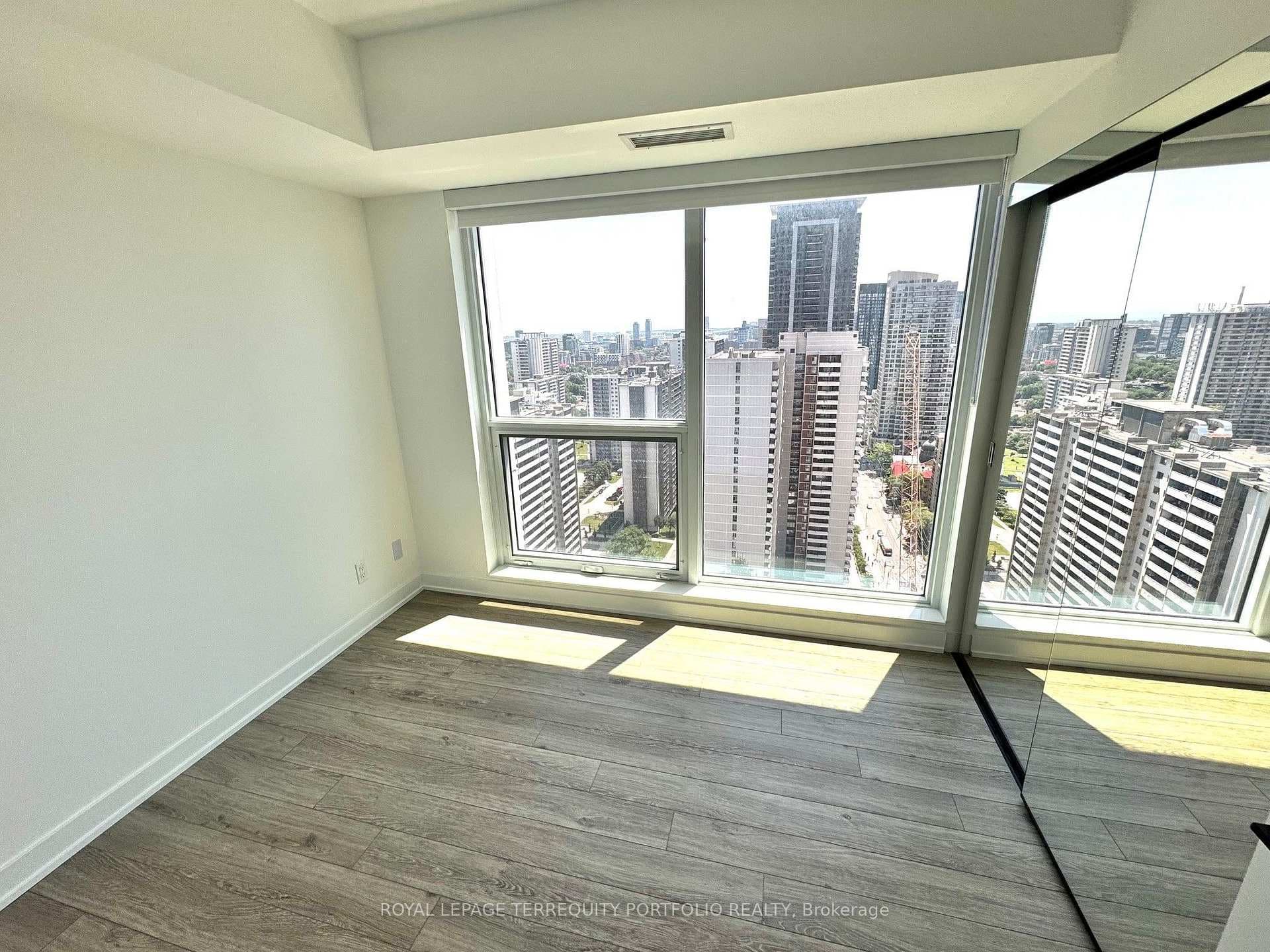 609 Sherbourne Street Unit 3102 photo 4