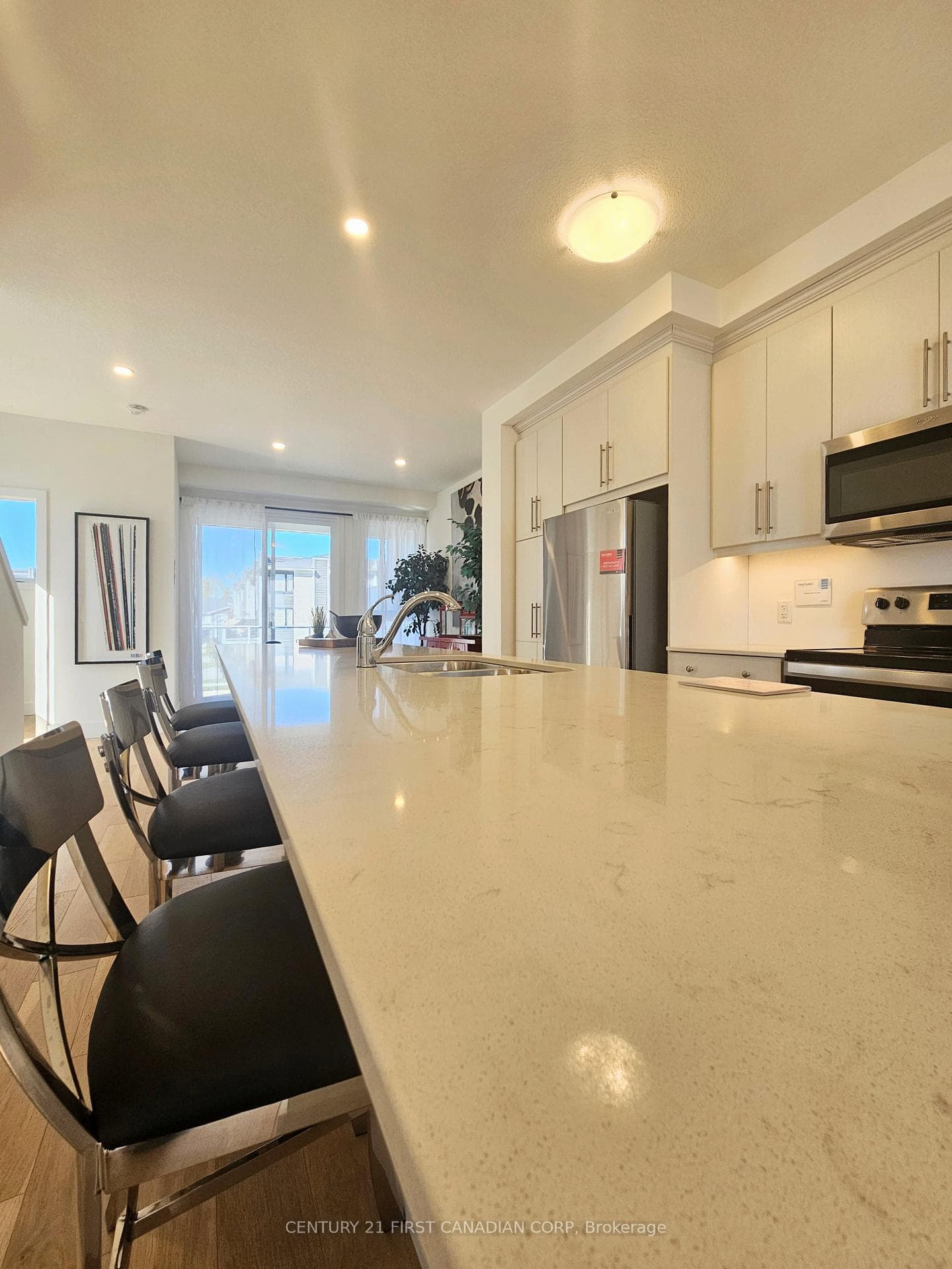 262 Edgevalley Road photo 6