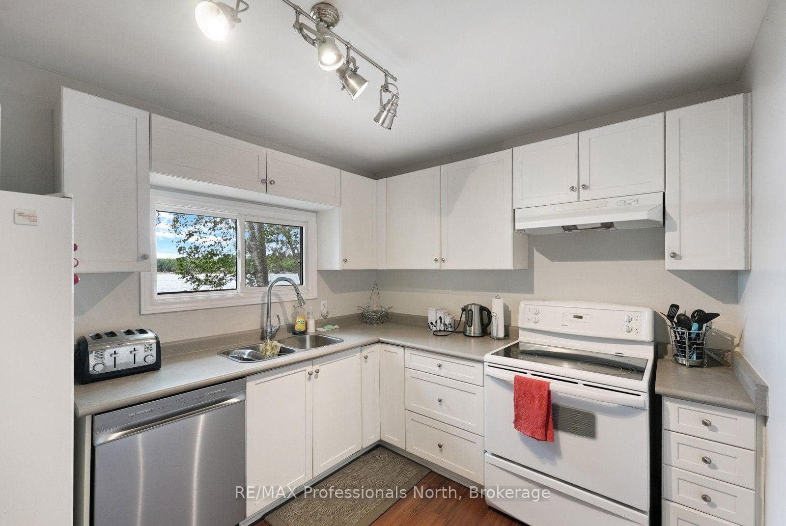 1053 Cheerful Lane photo 17
