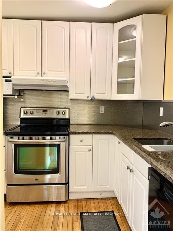 296 ST ANDREW Street photo 5