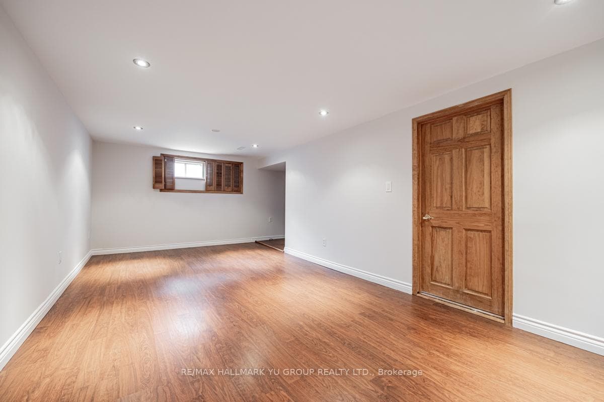146 Old Sheppard Avenue photo 24