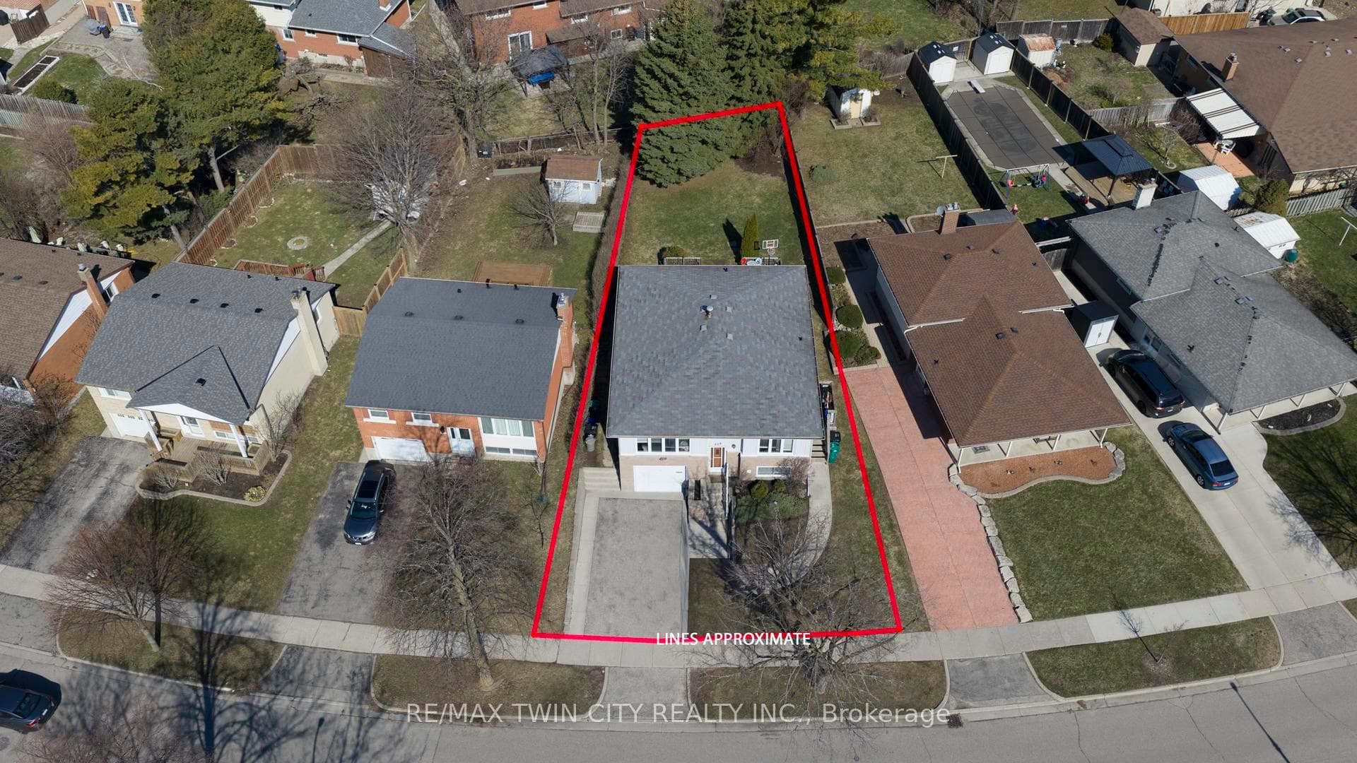 228 Holborn Drive photo 33