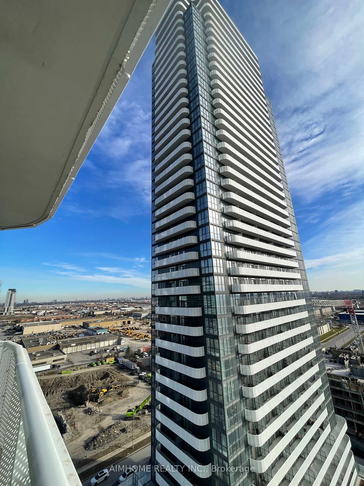 8 Interchange Way Unit 1810 photo 1
