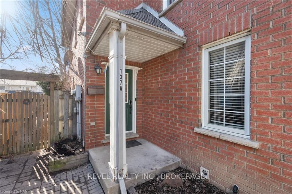 137 MARTINDALE Road Unit A photo 2