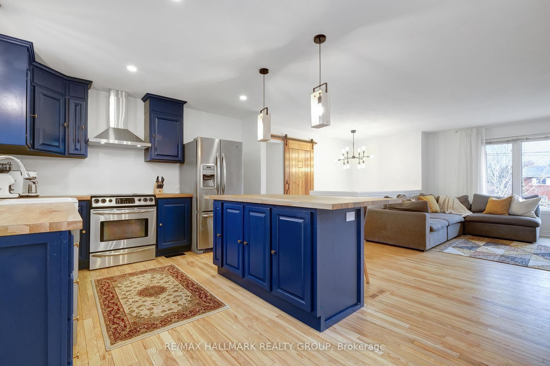 3389 Elizabeth Street photo 21
