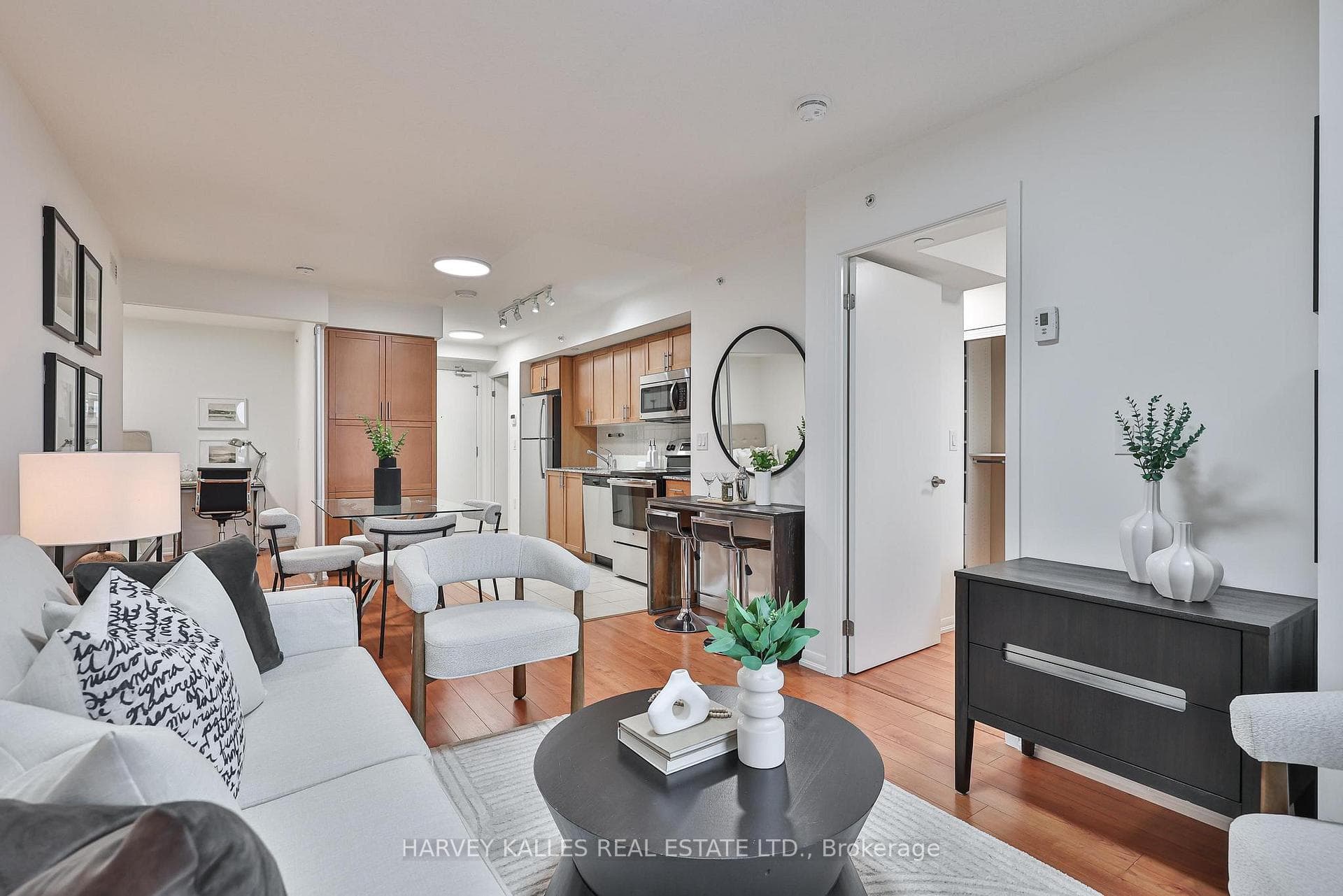 830 Lawrence Avenue Unit 403 photo 4