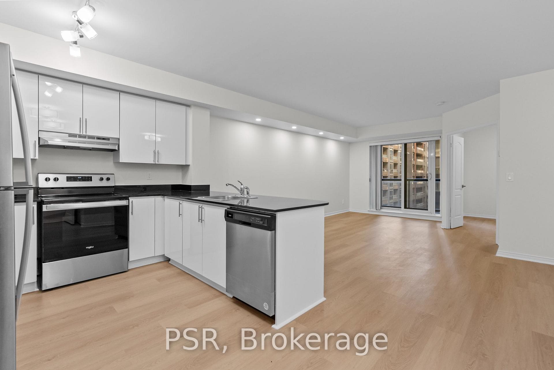 50 John Street Unit 822 photo 2