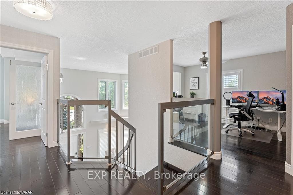598 Sandbanks Crescent photo 18