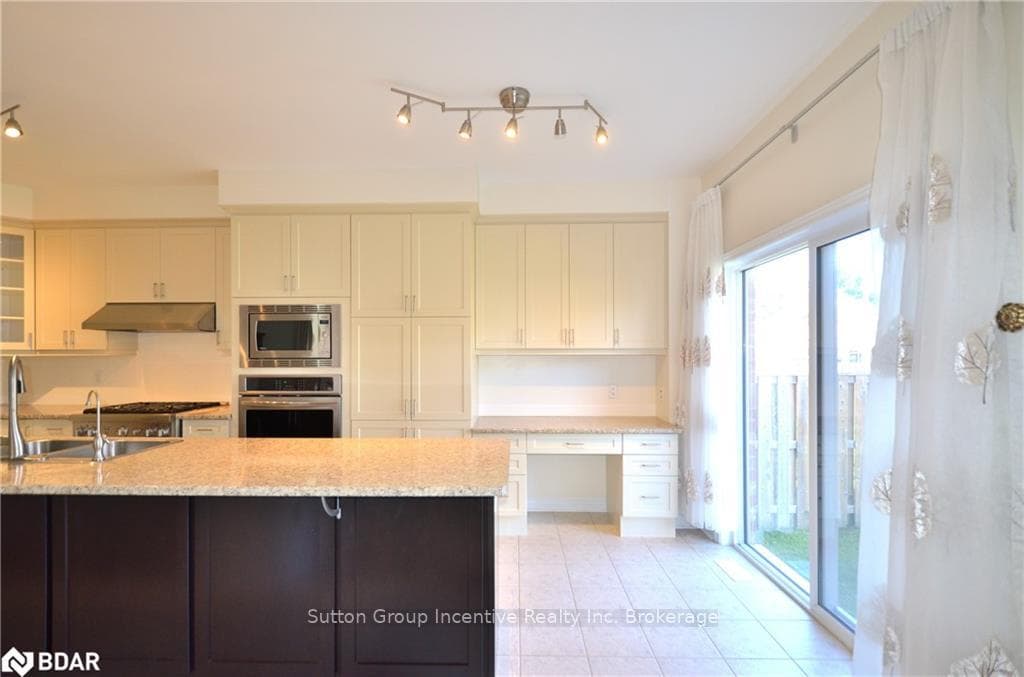 15 FORSYTH Crescent photo 7