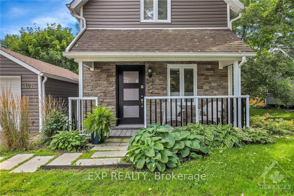 1076 RICHARD Street photo 5