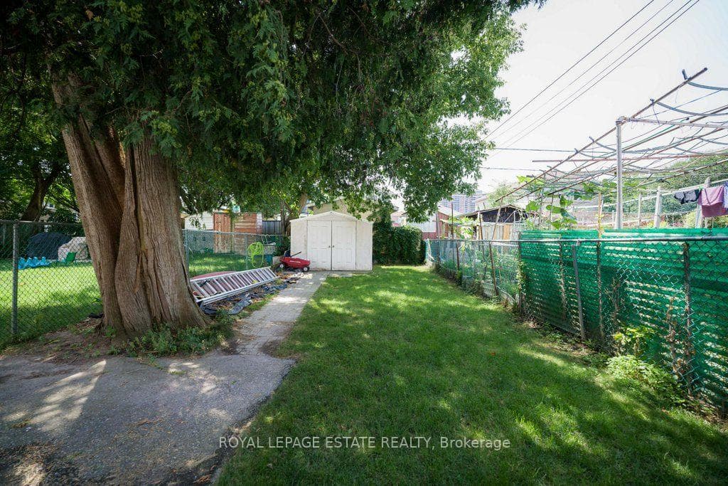 82 August Avenue photo 37
