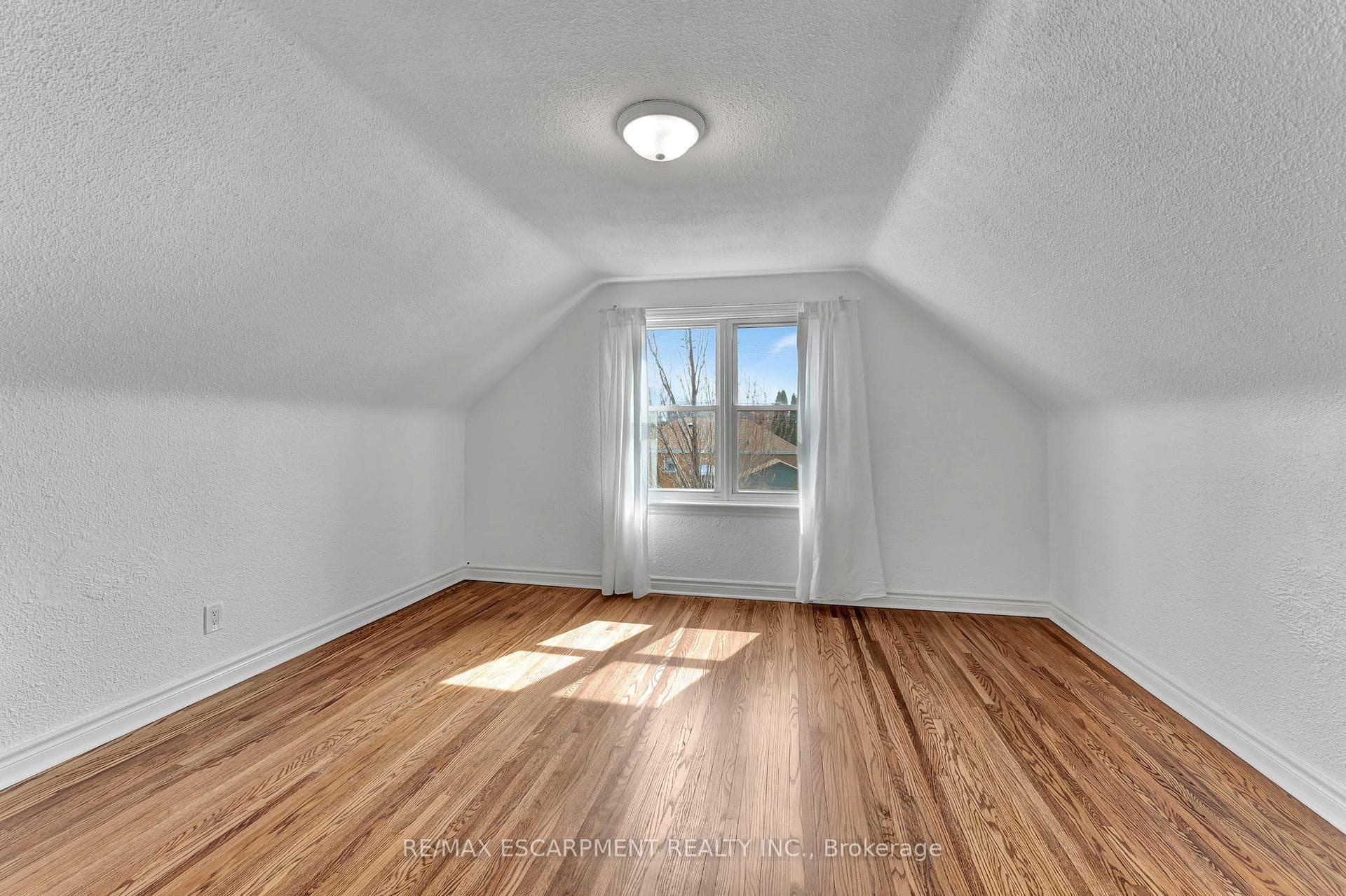 92 East 43rd Street photo 16