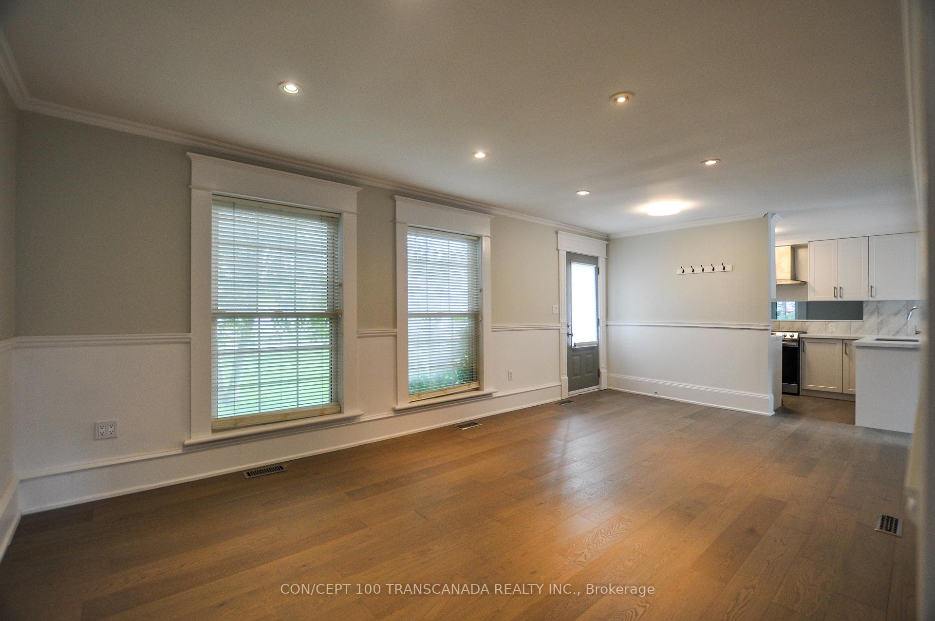 1010 Elgin Street photo 4