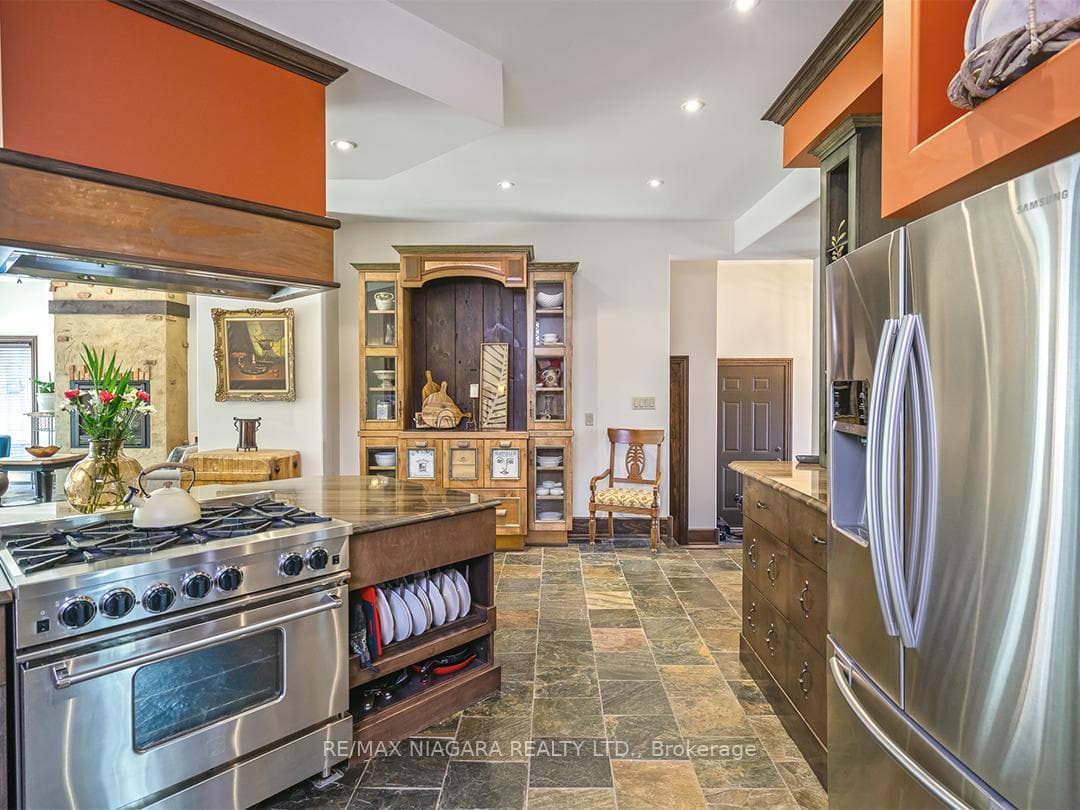 90 Sugarloaf Street photo 7