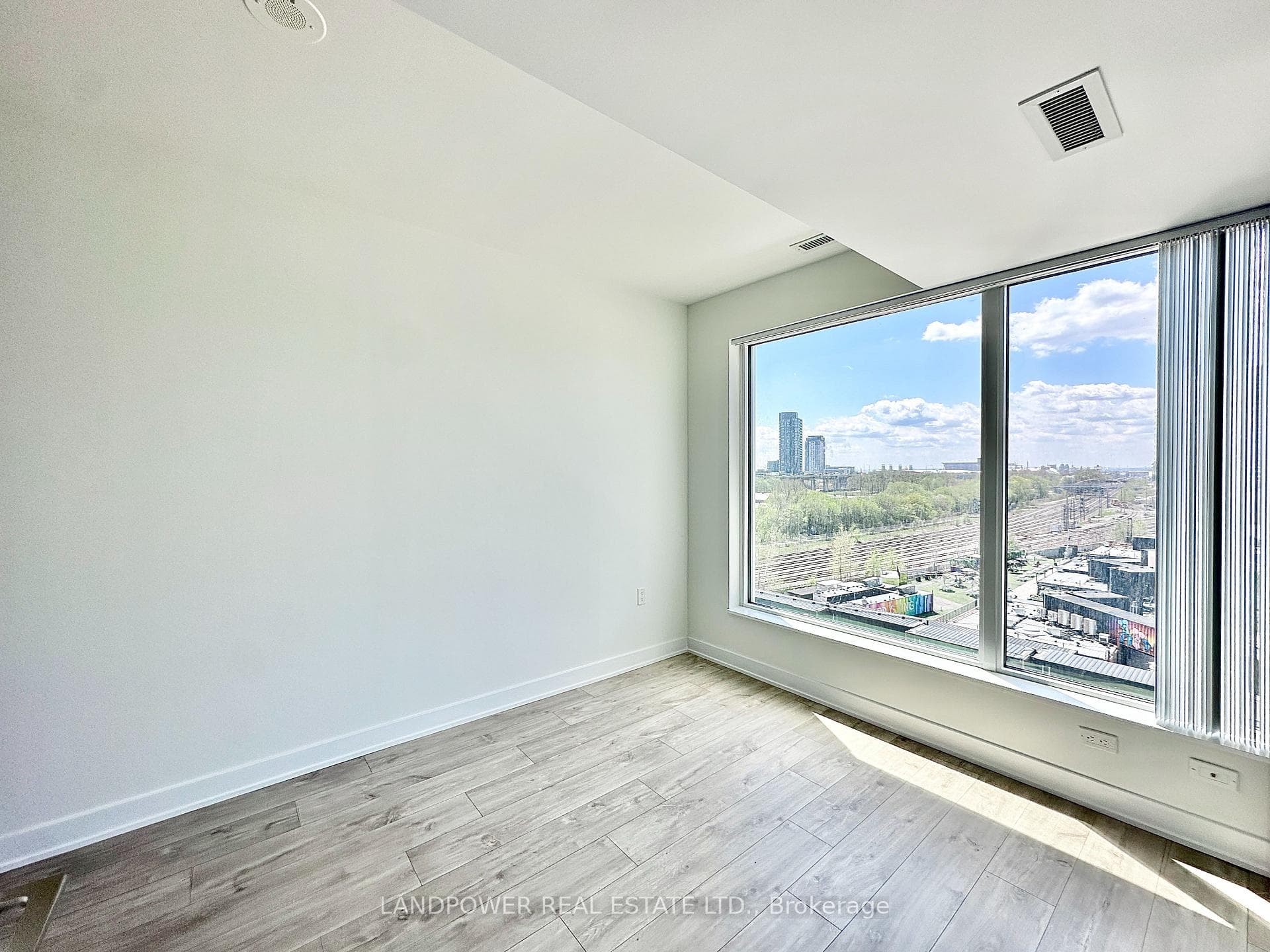 27 Bathurst Street Unit 509W photo 12
