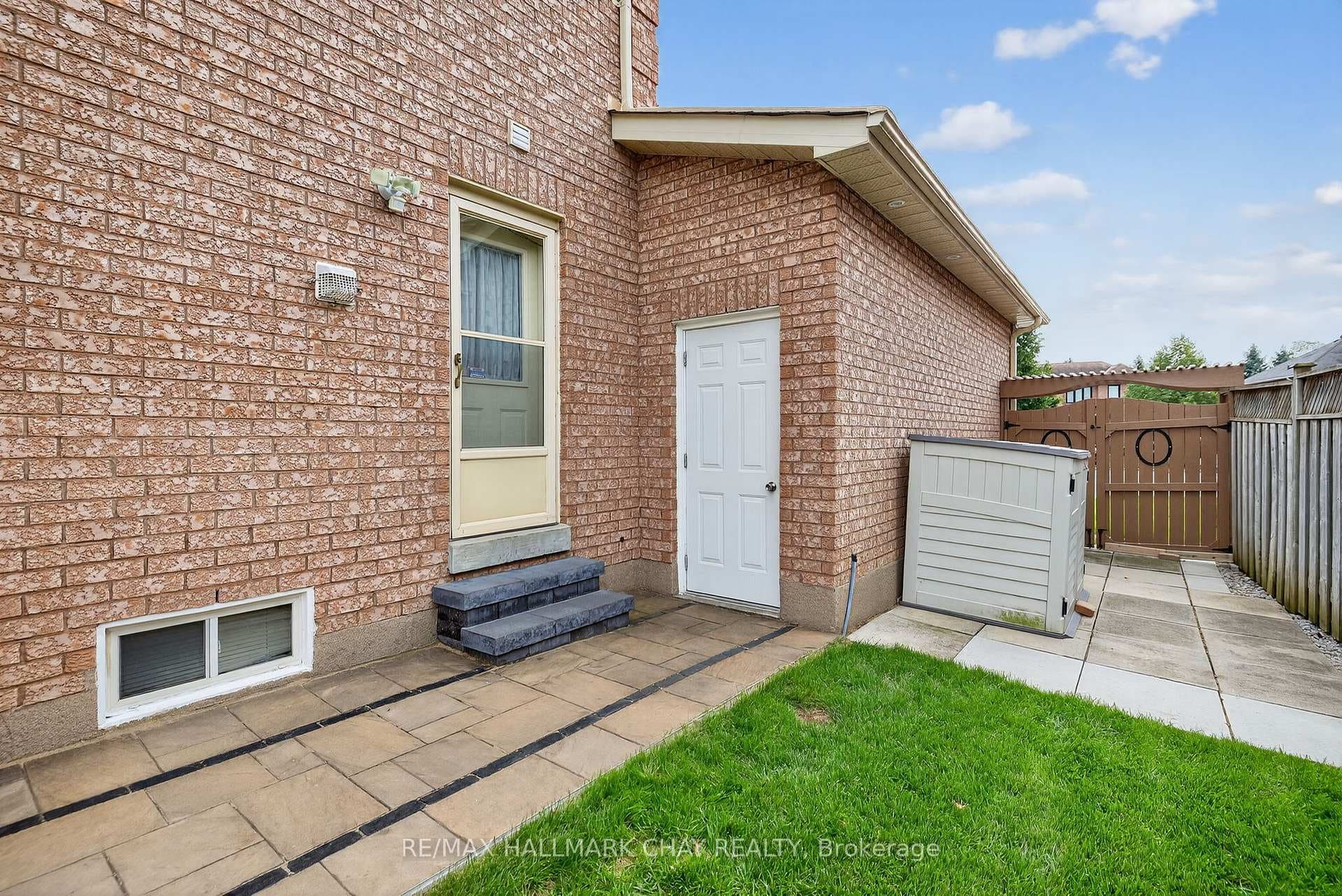 114 Sweetbriar Court photo 36