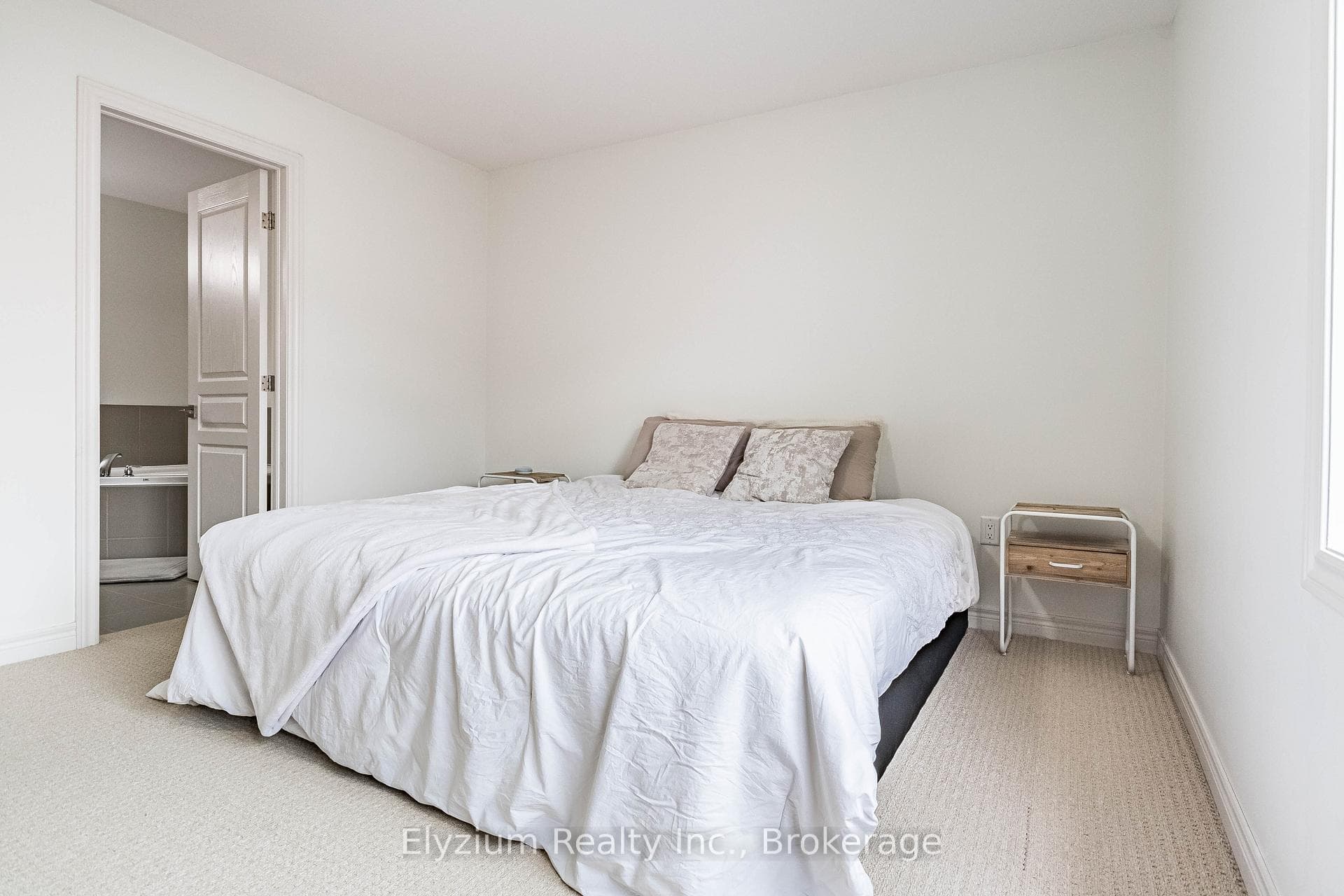 6 Ambrose Avenue photo 38