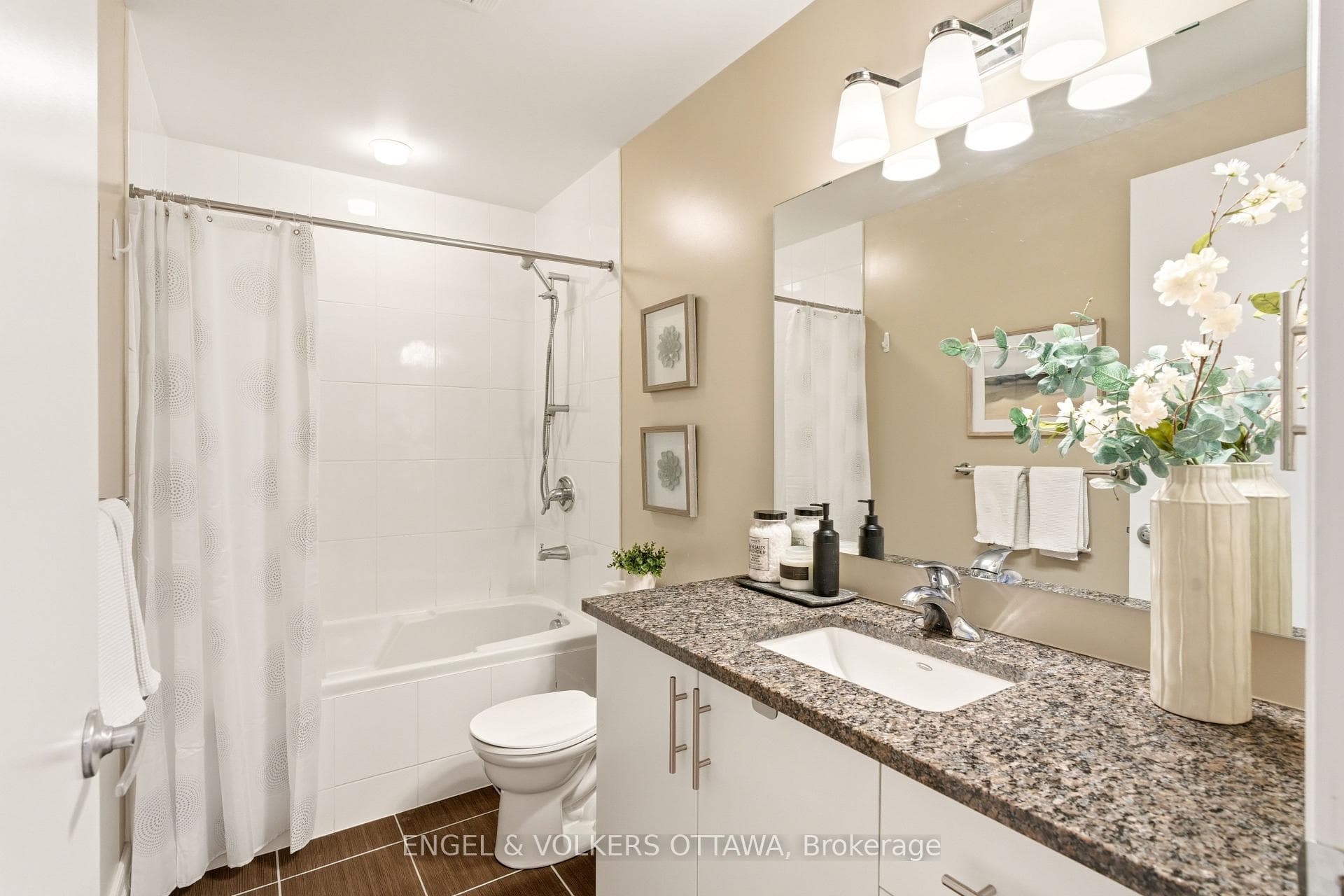 808 Bronson Avenue Unit 310 photo 23