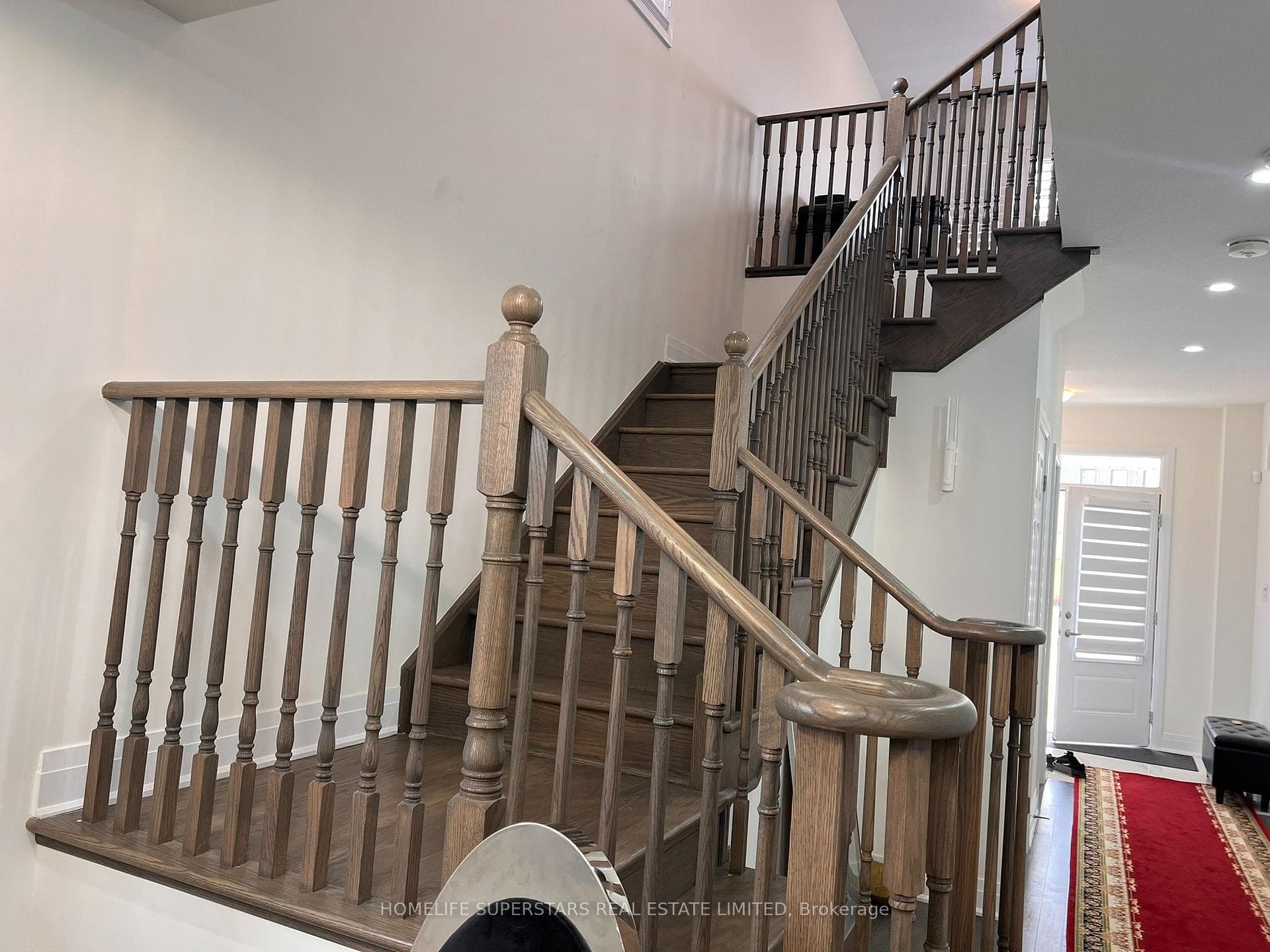 188 AVIRON Crescent photo 7