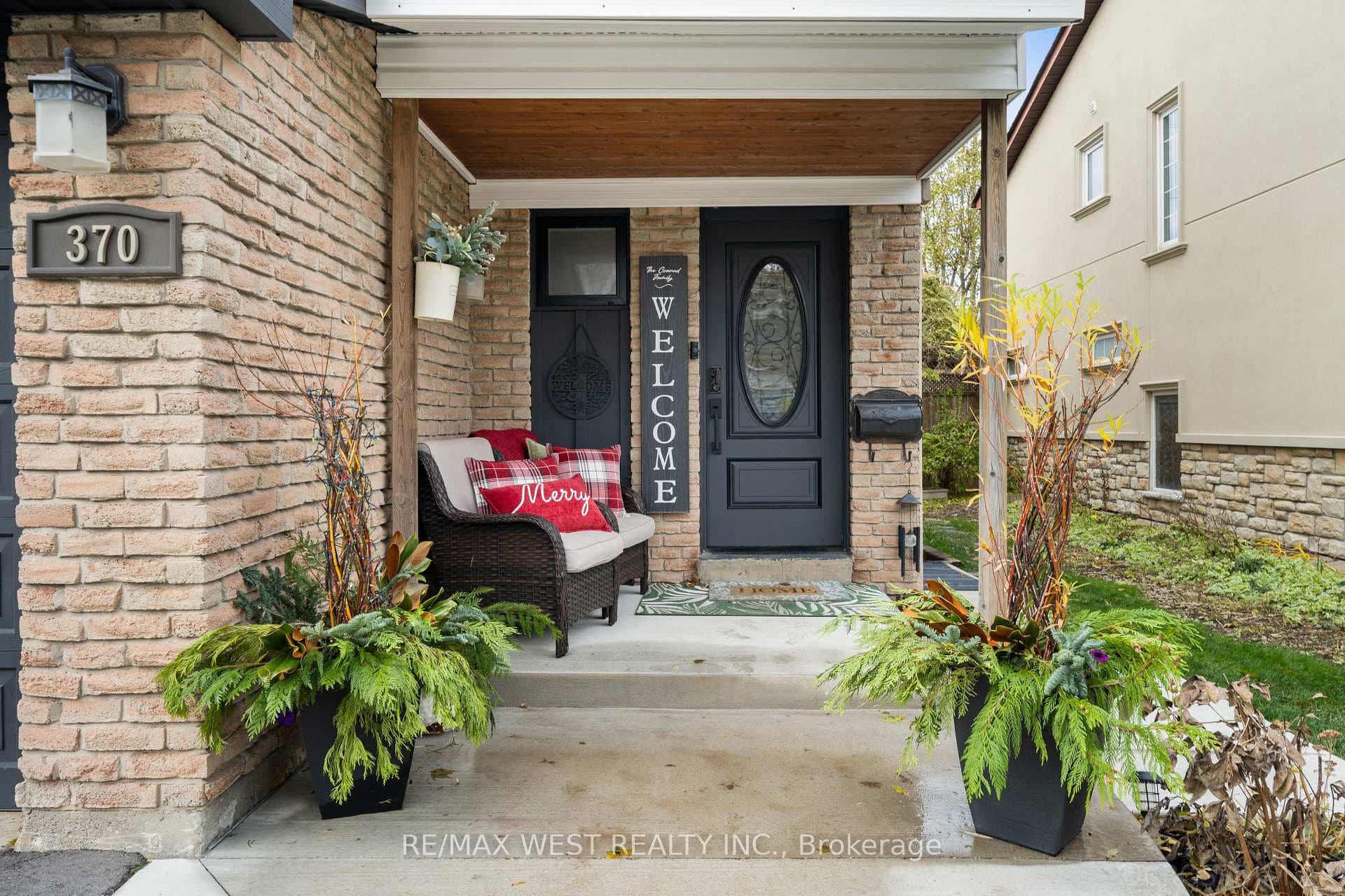 370 Whitehead Crescent photo 5