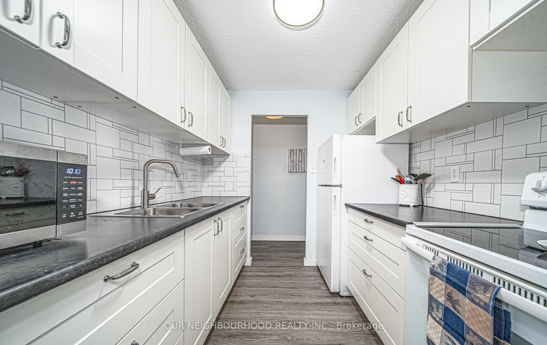 936 Glen Street Unit 212 photo 1